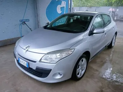Brugt Renault Mégane Dynamique 110 HK (80 kW) 2009 Sølv Sedan