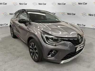 Usata Renault Captur Techno 101 CV (74 kW) 2024 Grigio scuro SUV
