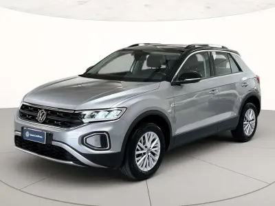 Usata VW T-Roc Life 116 CV (85 kW) 2025 Pyrit silver metallizzato nero SUV