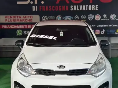 Usata Kia Rio 75 CV (55 kW) 2014 Bianco Berlina