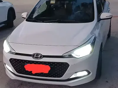 Usata Hyundai i20 75 CV (55 kW) 2017 Bianco Berlina
