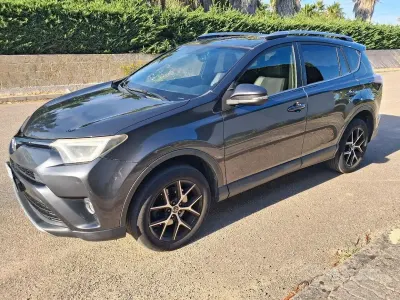 Usata Toyota RAV4 143 CV (105 kW) 2015 Grigio SUV