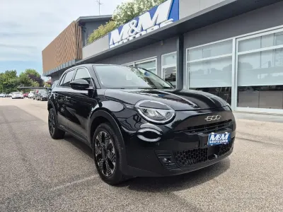 Usata Fiat 600 111 CV (81 kW) 2025 Nero SUV