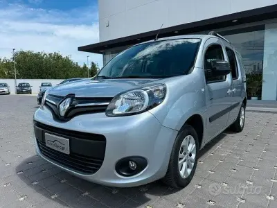 Usado Renault Kangoo LIMITED 95 CV (69 kW) 2021 Gris Monovolumen