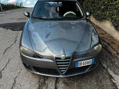 Usata Alfa Romeo 147 115 CV (84 kW) 2006 Grigio Utilitaria