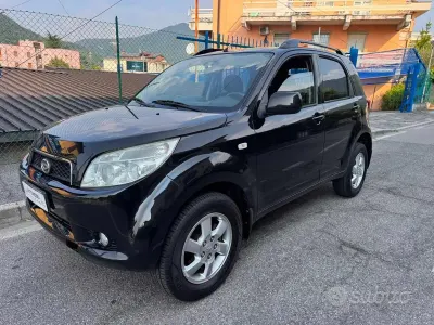 Usata Daihatsu Terios 105 CV (77 kW) 2007 Nero pastello SUV