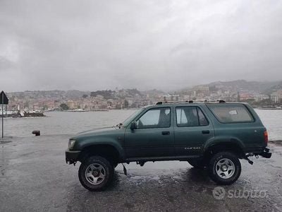 Begagnad Toyota 4 Runner 90 HK (66 kW) 1991 Grön SUV