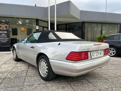 Usata Mercedes SL280 193 CV (141 kW) 1998 Argento Cabrio