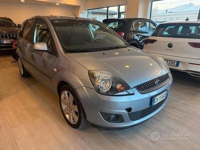 Usata Ford Fiesta 80 CV (58 kW) 2006 Blu Utilitaria