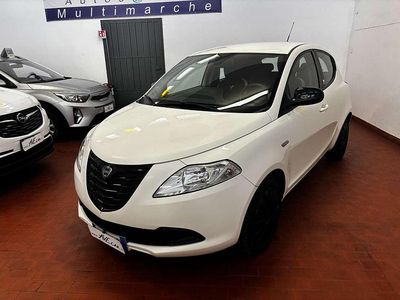 Usata Lancia Ypsilon 69 CV (50 kW) 2015 Bianco Utilitaria