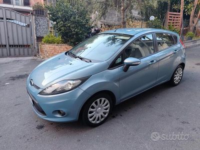 Usata Ford Fiesta 82 CV (60 kW) 2010 Blu Utilitaria