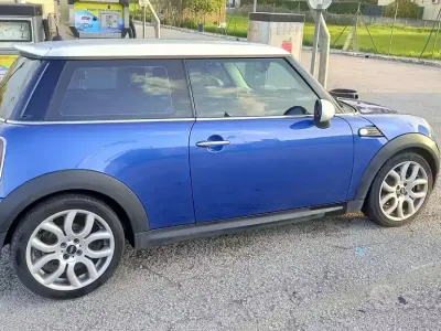 Usata Mini Cooper D Pepper 109 CV (80 kW) 2009 Blu Utilitaria