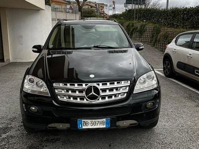 Usata Mercedes ML320 224 CV (164 kW) 2007 Nero SUV