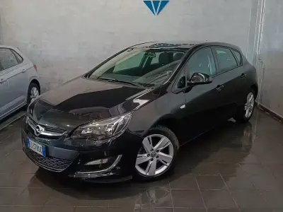 Usata Opel Astra S 131 CV (96 kW) 2013 Nero Berlina