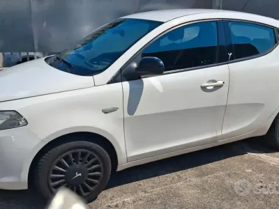 Usata Lancia Ypsilon Gold 69 CV (50 kW) 2014 Bianco Utilitaria