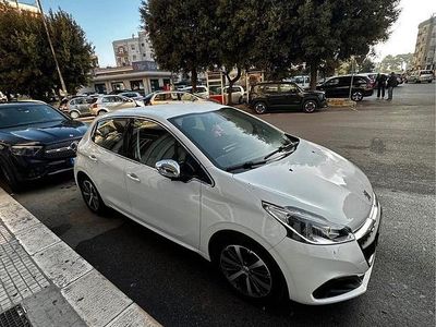 Usata 2018 Peugeot 208 Allure Utilitaria | 8800 € (Buon prezzo)