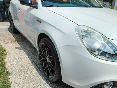Usata Alfa Romeo Giulietta Distinctive 105 CV (77 kW) 2014 Bianco Utilitaria