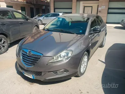 Usata Lancia Delta 120 CV (88 kW) 2013 Grigio Utilitaria