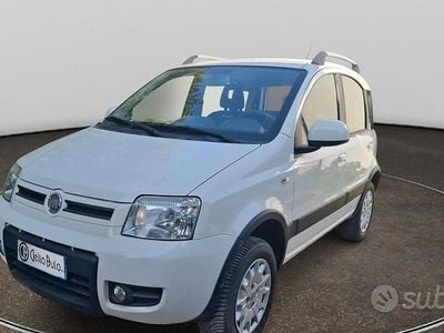 Usata Fiat Panda 4x4 Climbing 69 CV (50 kW) 2011 Bianco Utilitaria