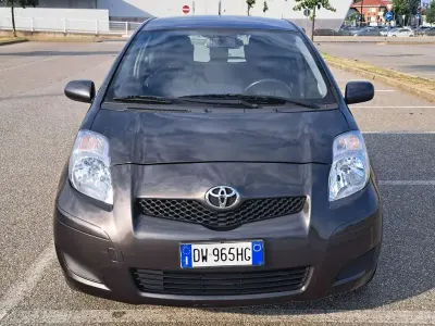 Usata Toyota Yaris 69 CV (50 kW) 2009 Grigio Utilitaria
