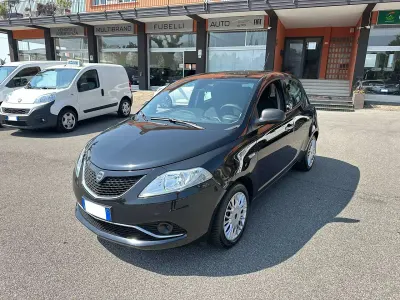 Usata Lancia Ypsilon Silver 69 CV (50 kW) 2017 Nero Utilitaria