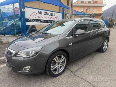 Usata Opel Astra Cosmo 160 CV (117 kW) 2011 Grigio cemento metallizzato Station wagon