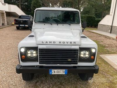 Usado Land Rover Defender 68 CV (50 kW) 2011 Blanco