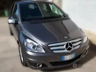 Usata Mercedes B180 109 CV (80 kW) 2010 Grigio Monovolume