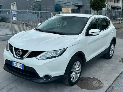 Usata Nissan Qashqai Acenta 110 CV (80 kW) 2015 Bianco SUV