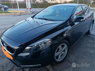 Usata Volvo V40 120 CV (88 kW) 2018 Nero
