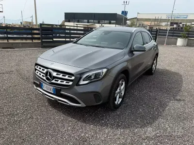Usata Mercedes GLA200 136 CV (100 kW) 2019 Grigio SUV