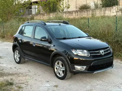 Begagnad Dacia Sandero Stepway 90 HK (66 kW) 2014 Sedan