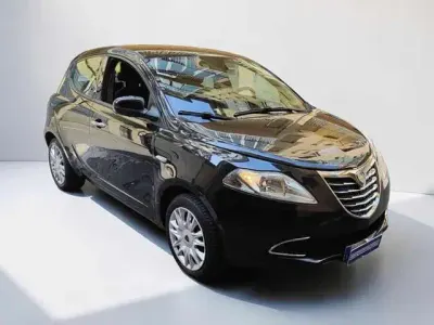 Usata Lancia Ypsilon Silver 69 CV (50 kW) 2014 Nero metallizzato Utilitaria