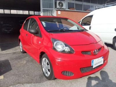 Usata Toyota Aygo 68 CV (50 kW) 2010 Rosso Utilitaria