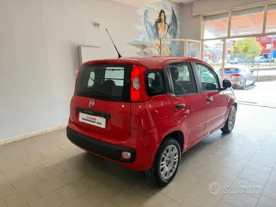 Usado Fiat Panda Easy 80 HP (58 kW) 2018 Vermelho Citadino