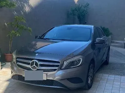 Usata Mercedes A180 109 CV (80 kW) 2015 Grigio Utilitaria