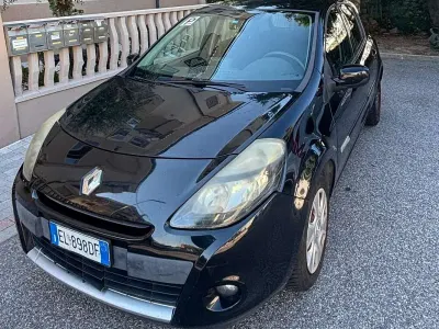 Usata Renault Clio III Dynamique 75 CV (55 kW) 2012 Nero Berlina