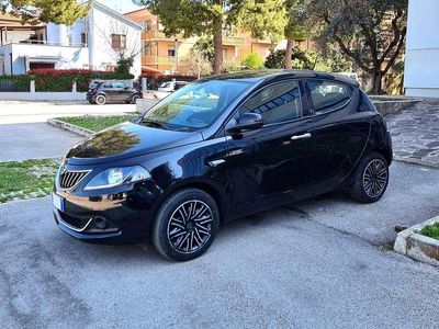 Usata Lancia Ypsilon Silver 69 CV (50 kW) 2021 Nero Utilitaria