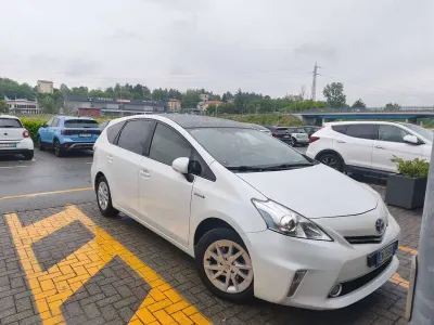 Usata Toyota Prius+ Lounge 99 CV (72 kW) 2012 Bianco Monovolume