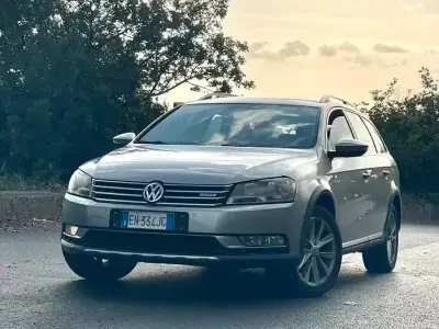 Usata VW Passat 177 CV (130 kW) 2012 Grigio Station wagon