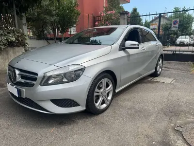 Usata Mercedes A180 Premium 122 CV (89 kW) 2013 Argento Utilitaria