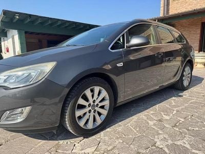 Usata Opel Astra Cosmo 110 CV (80 kW) 2012 Marrone Station wagon