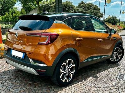Usata Renault Captur Intens 101 CV (74 kW) 2021 Arancione SUV