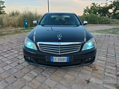 Usata Mercedes C220 Classic 170 CV (125 kW) 2007 Nero Berlina