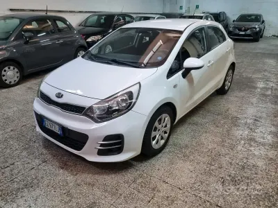 Usata Kia Rio 83 CV (61 kW) 2015 Bianco Berlina