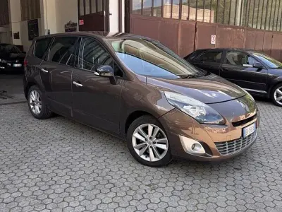 Usata Renault Scénic III 150 CV (110 kW) 2011 Marrone Monovolume