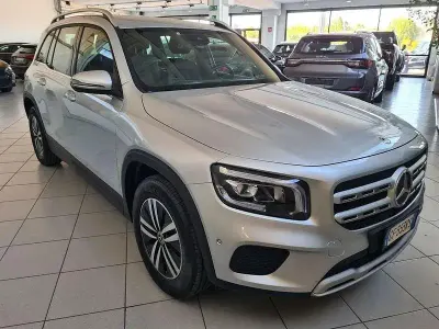 Usata Mercedes GLB180 Business 116 CV (85 kW) 2021 Argento SUV