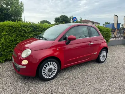 Begagnad Fiat 500 Lounge 69 HK (50 kW) 2008 Röd Halvkombi