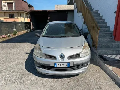 Käytetty Renault Clio II 68 HP (50 kW) 2008 Harmaa Sedan