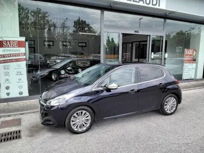 Usata Peugeot 208 Allure 83 CV (61 kW) 2019 Blu Utilitaria